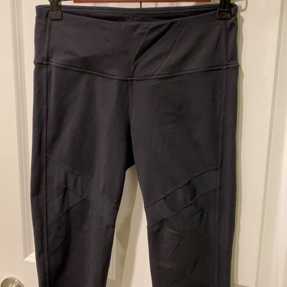 Athleta Black Crop Legging with Mesh Insets EUC - Picture 4 of 16